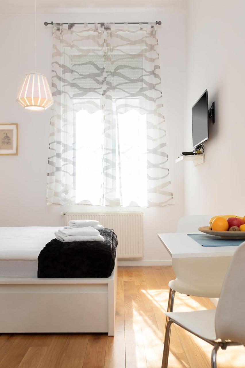 Modern Studio Near Park Zrinjevac And Main Square Zagreb Bagian luar foto
